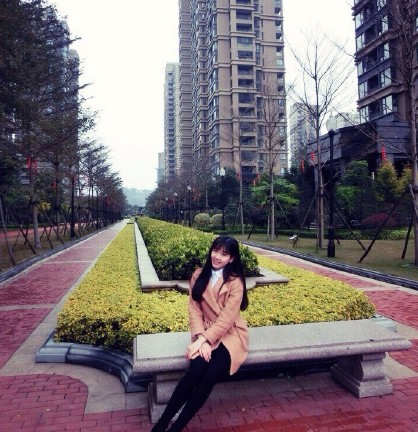 福州<em>最美双胞胎美女</em>穿校服拍照怀念 网上爆红