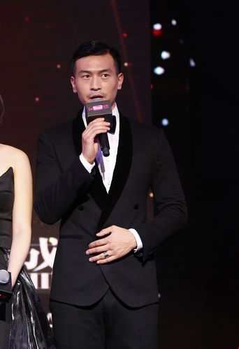 型男纪焕博颠覆出演悍匪 坦言:敬佩任达华 吴镇