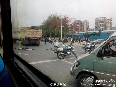 深圳宝安一加油站附近发生车祸 已致2死1伤(图