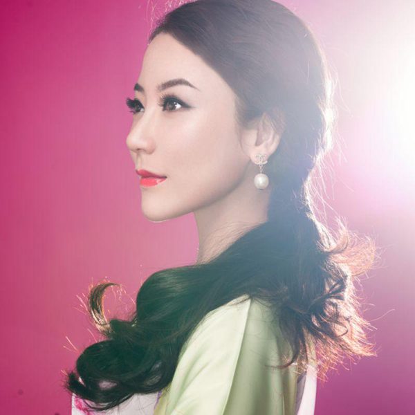 京歌才女肖雪获殊荣 京剧主持多栖发展_综艺