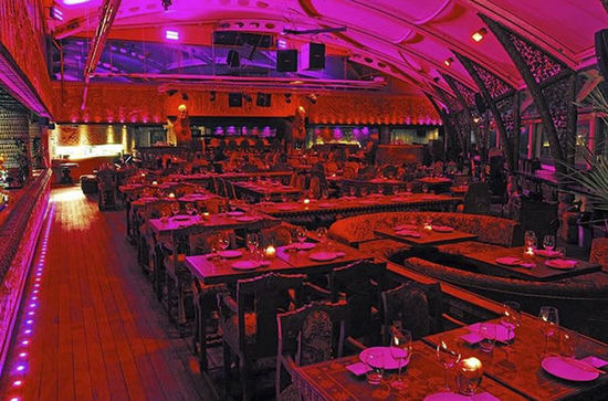 伦敦人的黑色幽默都藏在餐厅的厕所里