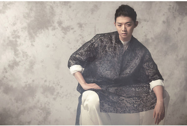 霍尊首张专辑预售正式启动 新造型仙风道骨_综