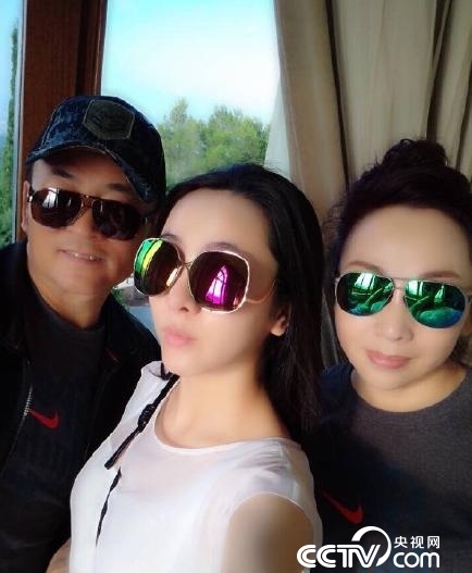 李思思与父母自拍照曝光