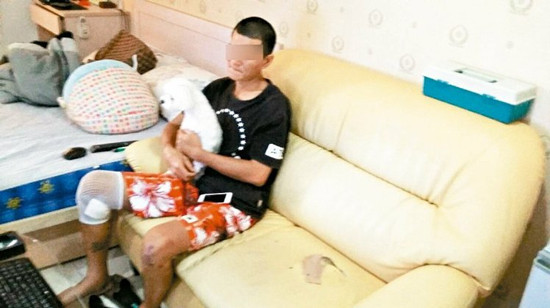 男子上演&ldquo;刮骨疗伤现代版&rdquo;枪走火自救取出子弹