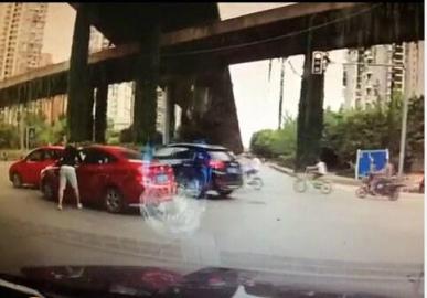 新闻评论:成都<em>女司机</em>被打事件_粤语台