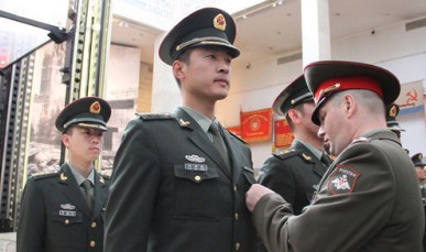 红场阅兵中国方队身高最高 每天凌晨3点起床_