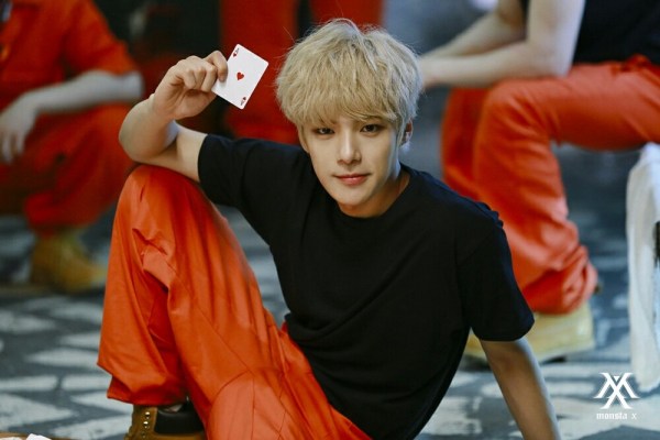 韩国组合MONSTAX主打歌《武断入侵》MV曝