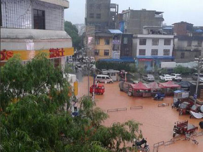 福建龙岩暴雨央视新闻_福建暴雨预警_福建三明暴雨