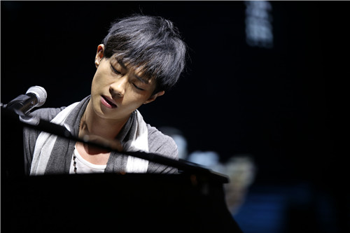 王思远新专辑发布会变live show 周华健张洪量发声力挺_综艺_央视网(cctv.com)