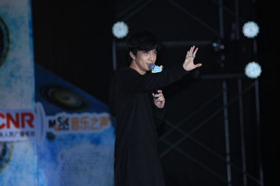 白举纲、<em>薛之谦</em>、李祥祥唱响上海滩 音乐之声