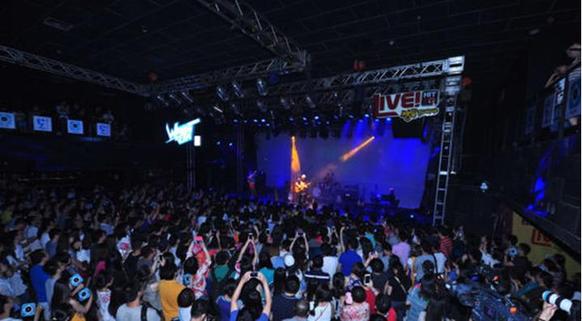 知名DJ小飞兰州上海站脱口秀式演唱会巡演在