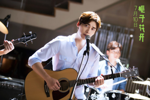 《<em>栀子花开</em>》<em>李易峰</em>为爱痛哭 张慧雯示爱_综艺