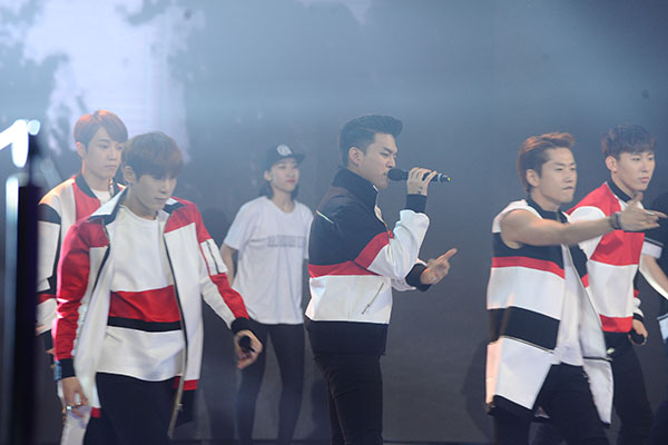 多元音乐一较高下 Uniq再夺直播时段冠军(图)_