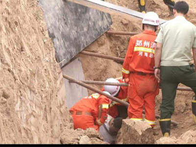 郑州自来水管道施工坍塌被埋4人已找到 3人死