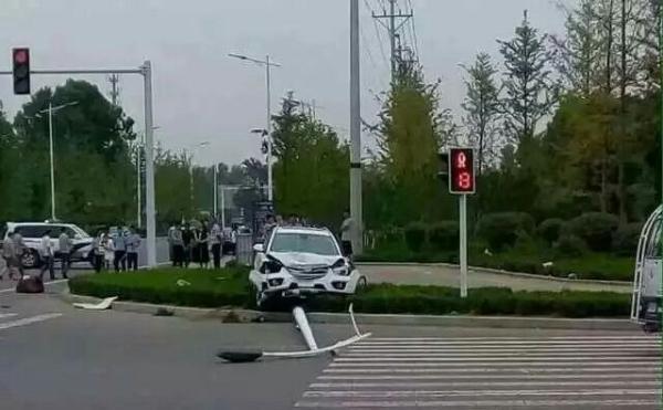 山东警察被曝酒驾撞死2学生 肇事者:吃了感冒