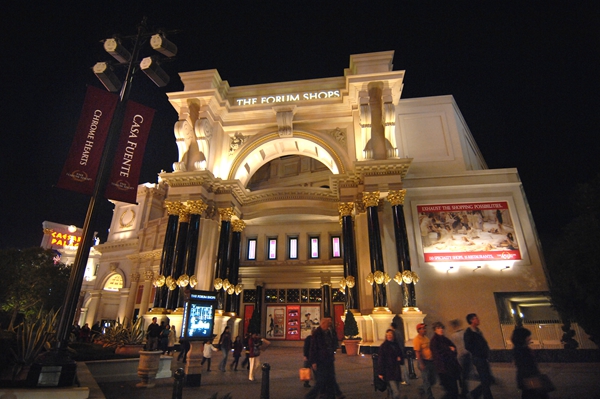 拉斯维加斯:在沙漠惊喜之城尽情血拼_旅游_央