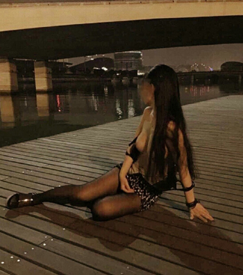 郑州CBD的<em>女子</em>夜间<em>裸照</em>引围观 全身被五花大