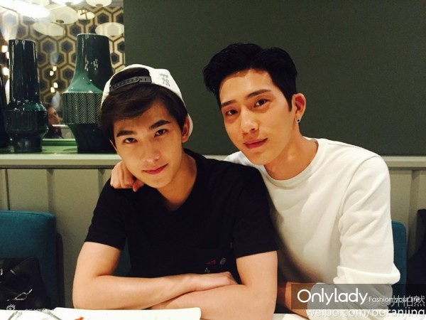 花样弟弟勇闯男装周 鲜肉PK哪家强_时尚_央视