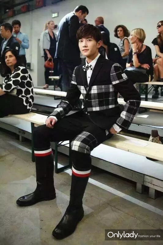 花样弟弟勇闯男装周 鲜肉PK哪家强_时尚_央视