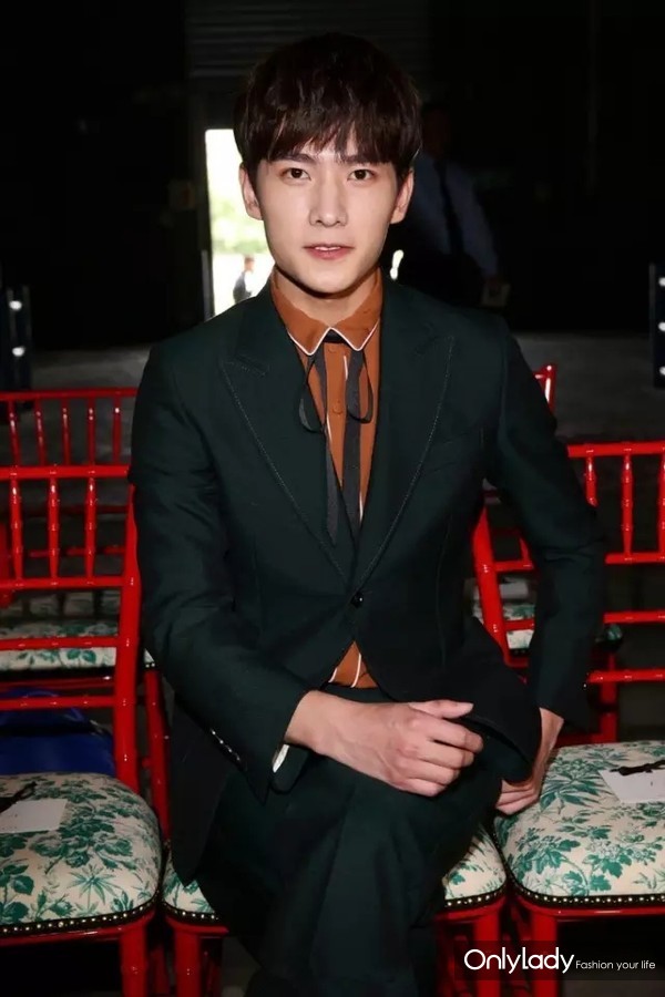 花样弟弟勇闯男装周 鲜肉PK哪家强_时尚_央视