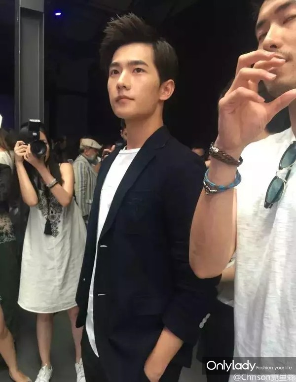 花样弟弟勇闯男装周 鲜肉PK哪家强_时尚_央视