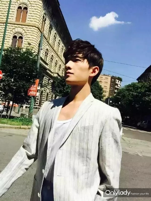 花样弟弟勇闯男装周 鲜肉PK哪家强_时尚_央视