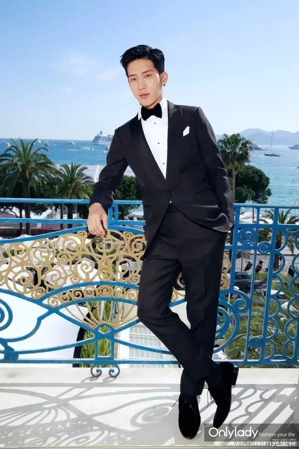 花样弟弟勇闯男装周 鲜肉PK哪家强_时尚_央视