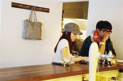 Rain金泰熙大方约会任人拍_综艺_央视网(cctv