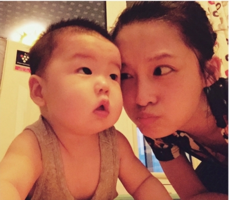 李沁亲吻林申儿子温馨有爱 宝宝呆萌抢镜_综艺