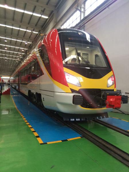 中国首列出口欧洲动车组今天下线_新闻_央视