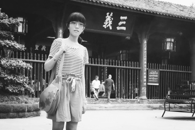 女学霸创别致毕业留言作古诗嵌入全班同学姓名