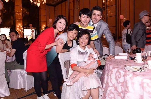  梁咏琪女儿 百日宴收5万红包 悉数全捐做慈善_