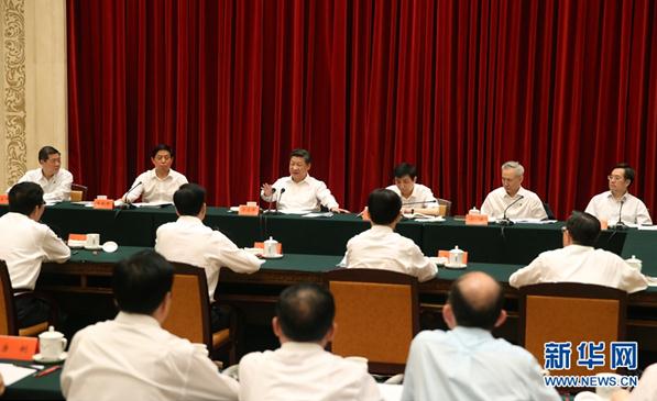 7月17日，中共中央总书记、国家主席、中央军委主席习近平在长春召开部分省区党委主要负责同志座谈会，听取对振兴东北地区等老工业基地和&ldquo;十三五&rdquo;时期经济社会发展的意见和建议并发表重要讲话。 新华社记者 姚大伟 摄