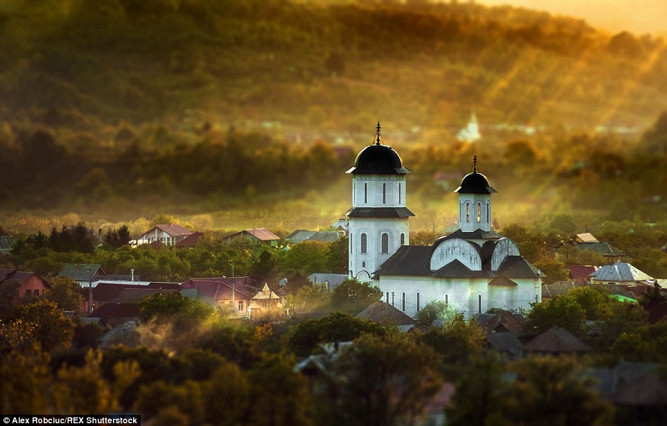摄影师捕捉古老欧洲神秘乡村美景_旅游_央视