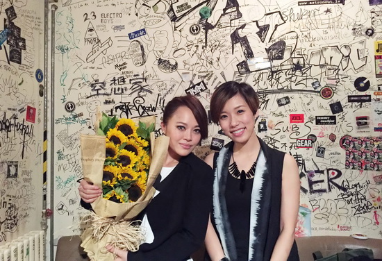 《超级爆》原唱戴爱玲北京发片 张欣奕送祝福