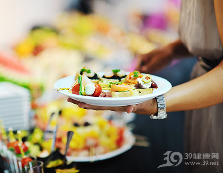 自助餐大战!如何吃得够本又不胖?_健康_央视网