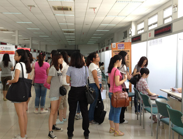 Las grandes compaías recortan empleos a n