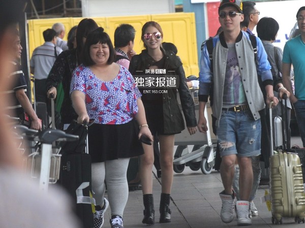 天王嫂昆凌产后首现身 瘦回孕前92斤_综艺_