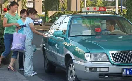 【央视评论】出租车行业改革 千金难买我愿意
