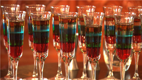 《我爱发明》9月15日预告:杯中彩虹_科教_央