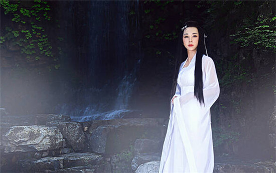 石梅《仙灵传奇》创意写真曝光 山涧瀑布仙气
