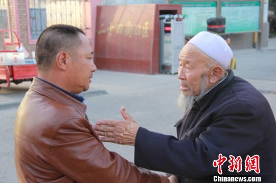 宁夏八旬老人跨越千里赴新疆归还53年前45元欠款