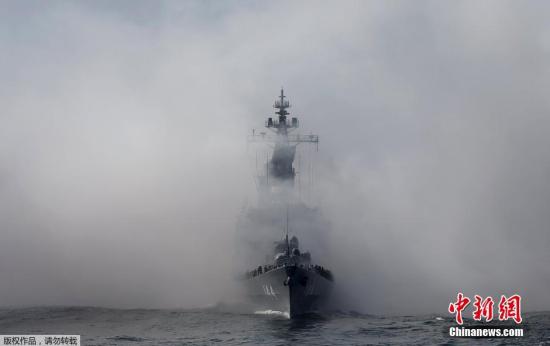 当地时间10月18日，日本海上自卫队在相模湾正式举行&ldquo;观舰式&rdquo;。图为日本海上自卫队&ldquo;鞍马号&rdquo;护卫舰。