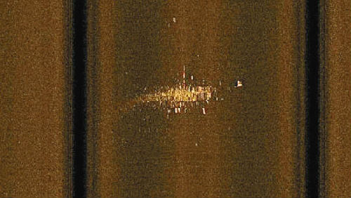 专家称，声纳图像中的可疑物，估计是客机残骸。