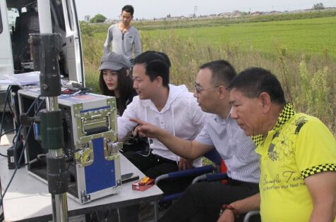 杜新东亲临电影《青蛙王子》拍摄现场指导_综