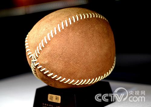 临淄足球博物馆内陈列的四片仿古蹴鞠