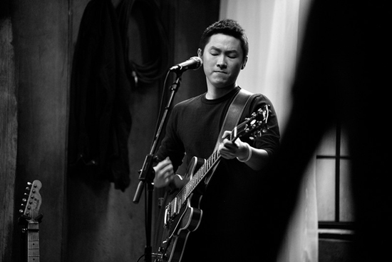 梁博《不堪一击》首播 为《寻龙诀》完美发声