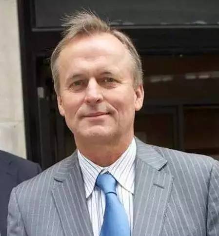 【悦读】名人、作家们 睡前都读什么书?_共产