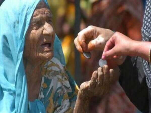 印度数万名斯文乞丐 部分有研究生学历_新闻