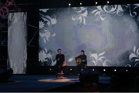 捧红梁静茹的男人 为何泪洒唱吧直播间_综艺_